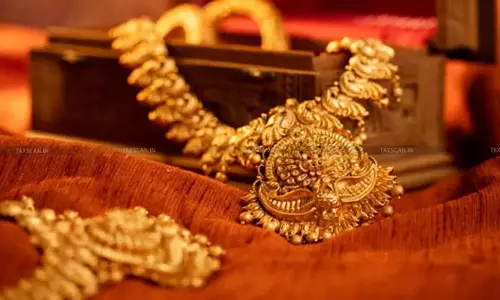 Detention of 115g Gold Chain Without Issuance of SCN Under Customs Act: Delhi HC Directs Release as Bona Fide Baggage [Read Order]