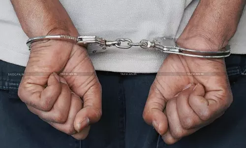 Odisha Income Tax Officer Arrested for Allegedly Taking ₹25,000 Bribe from a Bakery Owner Odisha Income Tax Officer Arrested for Allegedly Taking ₹25,000 Bribe from a Bakery Owner