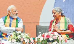 Centre Flags off GST Bachat Utsav: PM Narendra Modi & FM Nirmala Sitharaman Meet with Vendors for Feedback